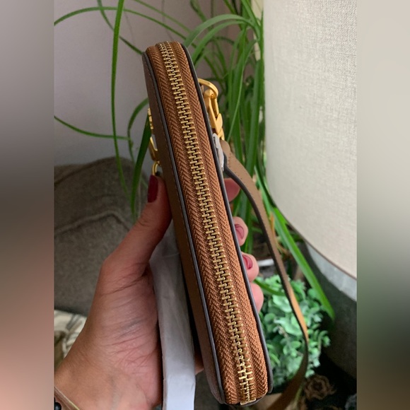 Authentic TORY BURCH leather saffiano dual zip phone cards crossbody - Picture 4 of 11